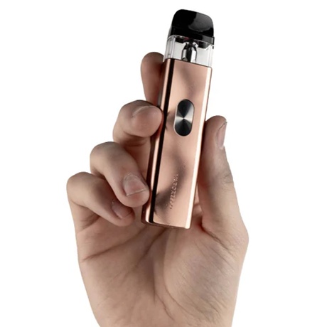 Vaporesso Xros 4 Mini Vape Kit in hand